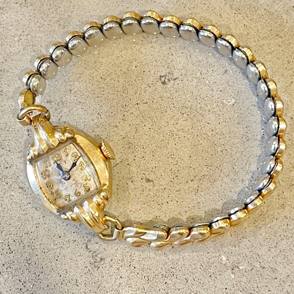 Antique 1950s Bulova Watch - Picture 6 of 7